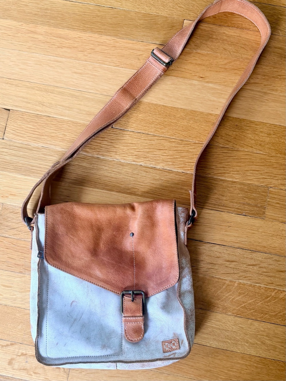 BED|STU Venice Beach Crossbody Bag | Nectar Lux Tan Rustic Leather - Picture 4 of 13